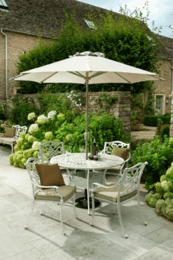 Hartman Capri 4 Seat Round Dining Set In Maize / Wheatgrass