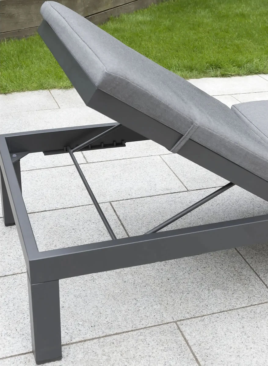 Kettler Elba Lounger In Anthracite / Charcoal 5 Kettler Elba Lounger In Anthracite / Charcoal - Image 3