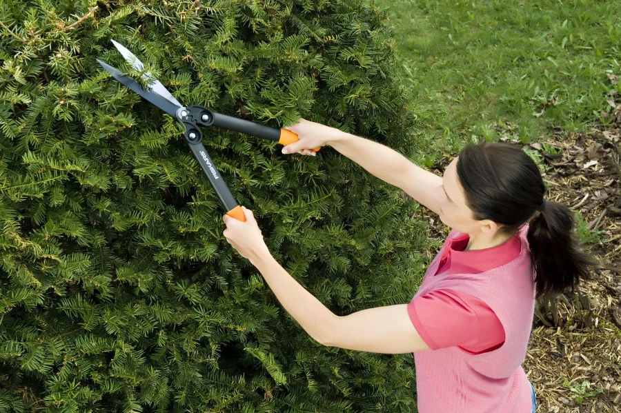 Fiskars PowerGear Hedge Shears - HS72 4 Fiskars PowerGear Hedge Shears - HS72 - Image 2