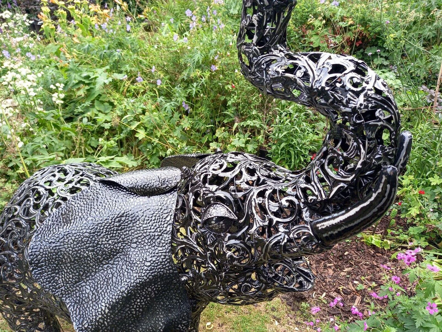 Standing Filigree Metal Elephant Sculpture Garden Ornament - 1.2m (4ft) 7 Standing Filigree Metal Elephant Sculpture Garden Ornament - 1.2m (4ft) - Image 5