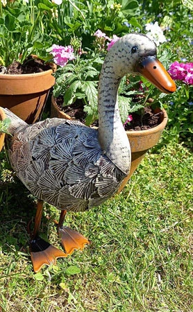 Gracie The Goose Garden Ornament, Cream Painted Metal, 51cm 5 Gracie The Goose Garden Ornament, Cream Painted Metal, 51cm - Image 3