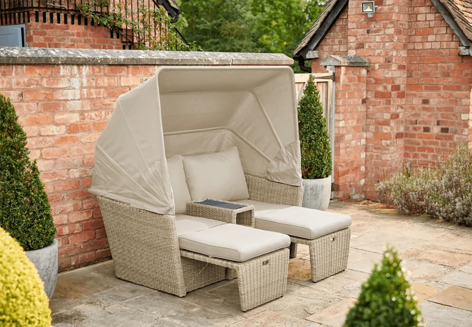 Kettler Palma Daybed In Oyster 4 Kettler Palma Daybed In Oyster - Image 2